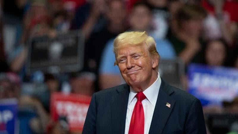 Un assegno mette Trump in imbarazzo: il tycoon nel 2013 finanziò la campagna elettorale di Kamala Harris