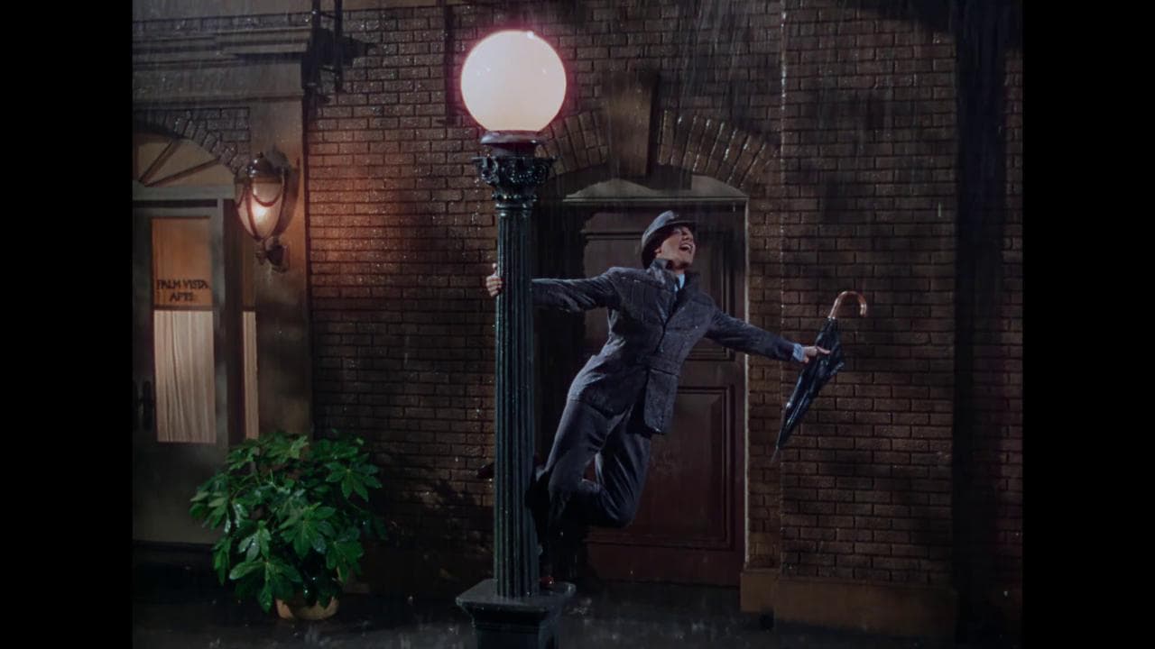 'Singin' in the rain' Gene Kelly innamorato sotto la pioggia