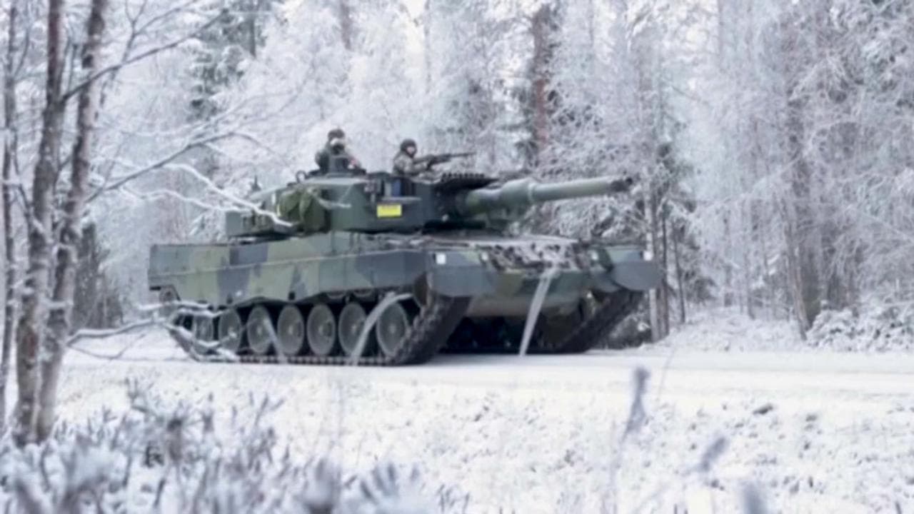 La mega esercitazione della Finlandia: blindati e cecchini messi alla prova a temperature sottozero