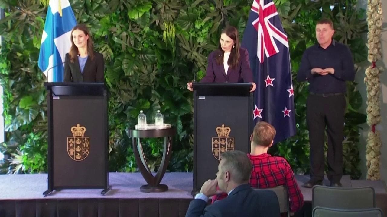 Nuova Zelanda, Ardern e Marin zittiscono la domanda sessista: “Non l'avrebbe fatta a Obama e Key"
