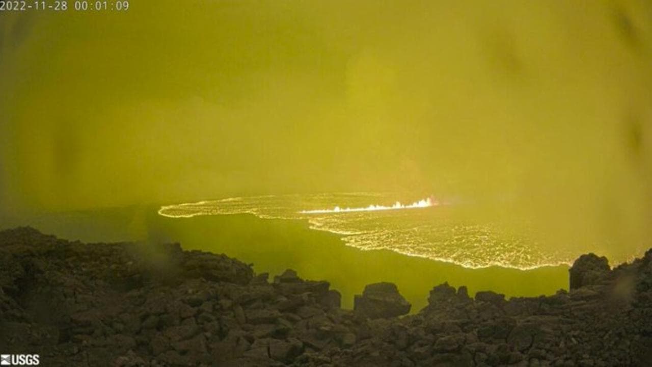 Si risveglia il più grande vulcano del mondo dopo 38 anni, le immagini del Mauna Loa alle Hawaii