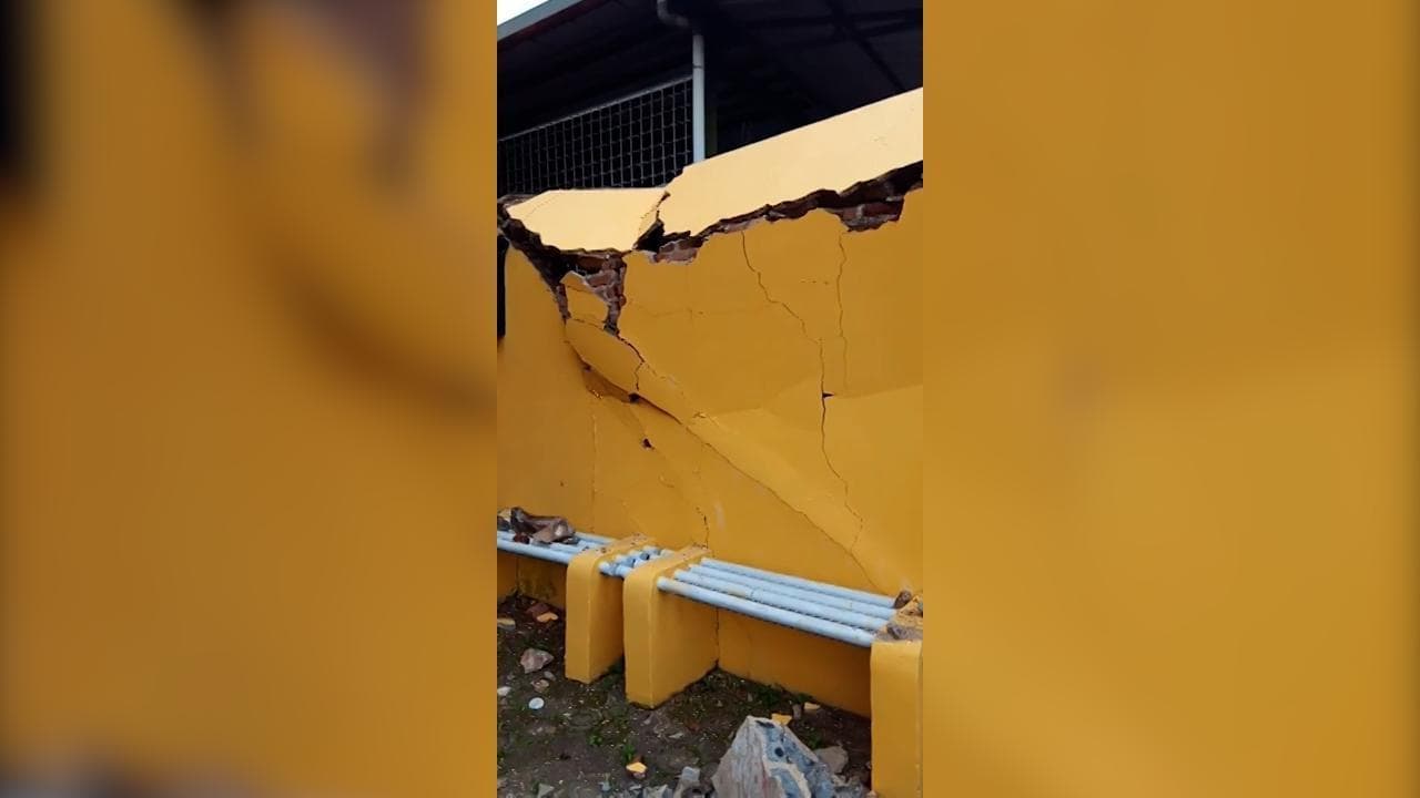 La terra trema in Indonesia, il disastro per le vie di Cianjur dopo il terremoto di magnitudo 5.6