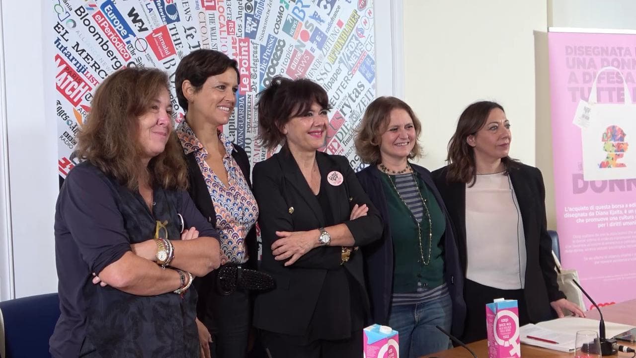 Differenza Donna e Coop unite contro la violenza sulle donne: "Il 1522 sui prodotti del supermercato per sensibilizzare alla denuncia"
