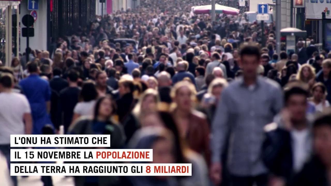 La popolazione mondiale supera gli 8 miliardi, sui social è gara di ironia: "E i call center chiamano tutti me?"