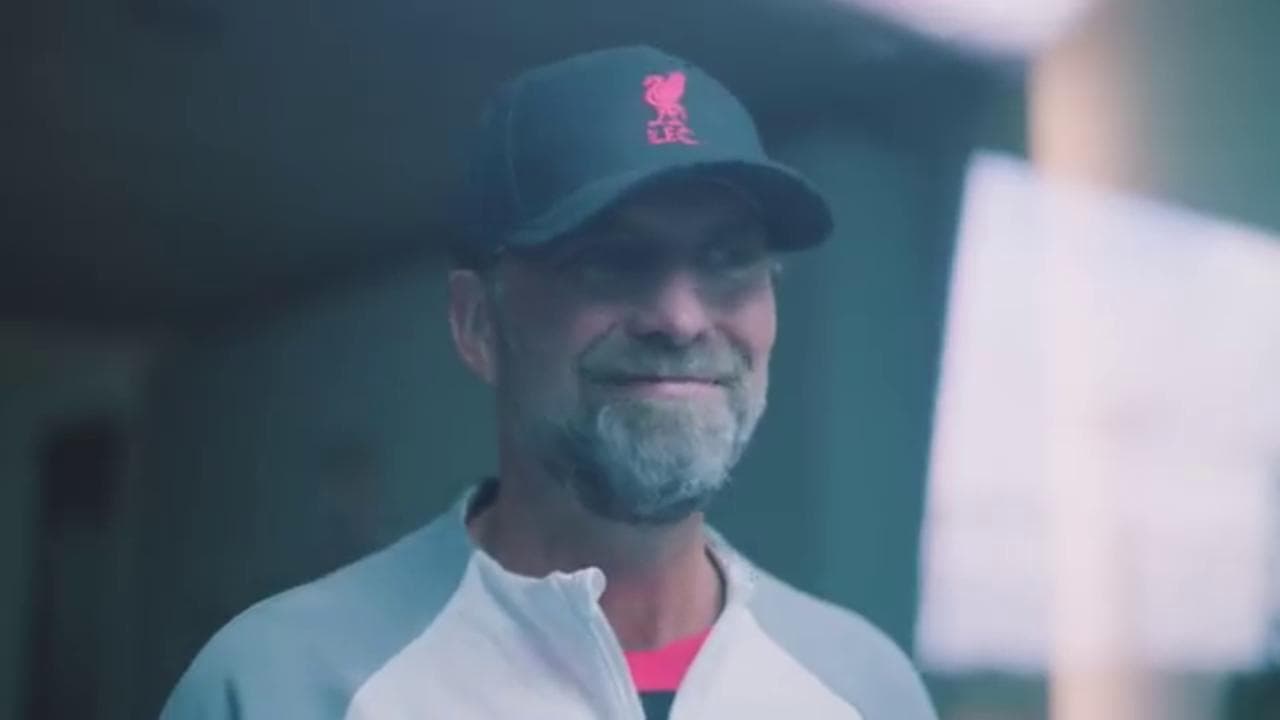 Lo spot di Natale del Liverpool: gli intrusi sul campo sono tre leggende del club