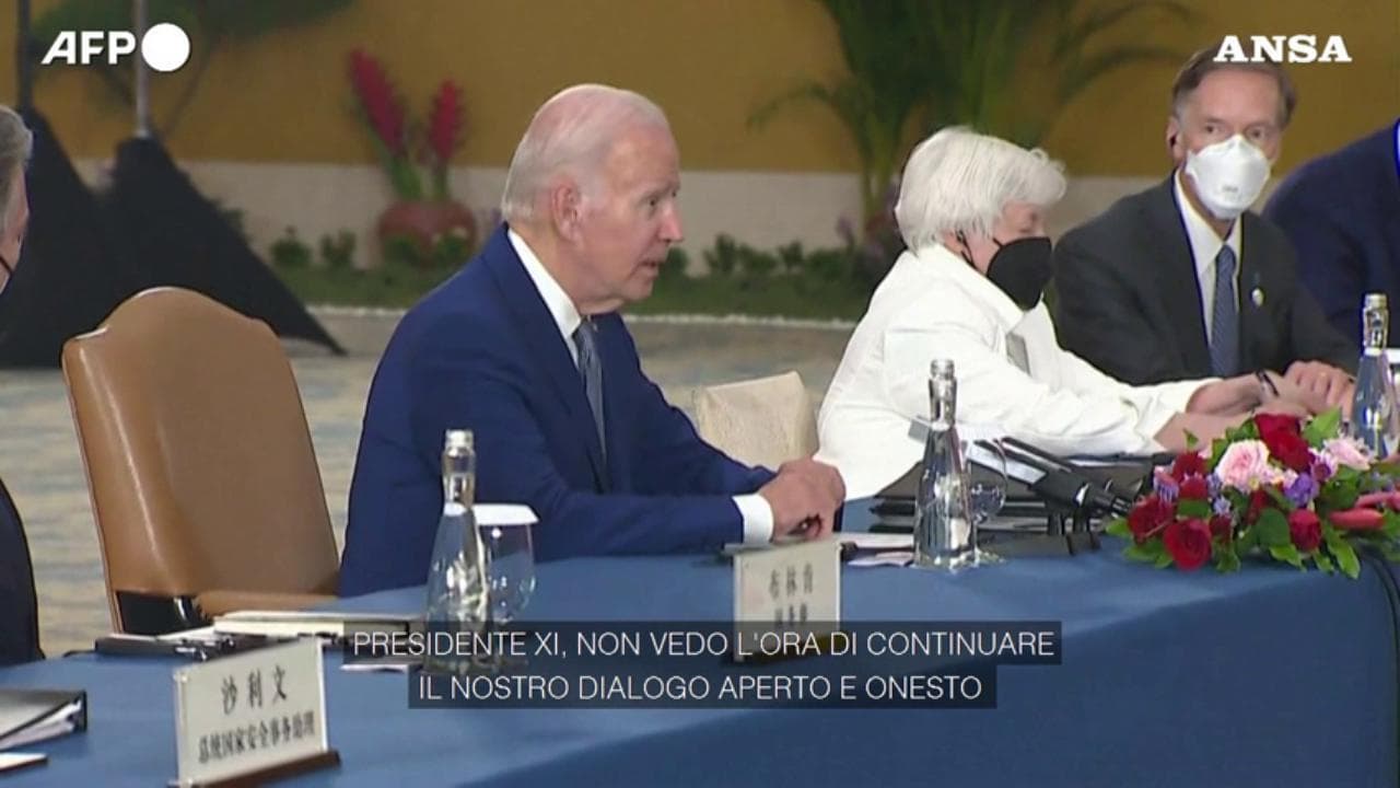 Usa-Cina, segnali di distensione tra Biden-Xi Jinping: "Impegno a tenere comunicazioni aperte"