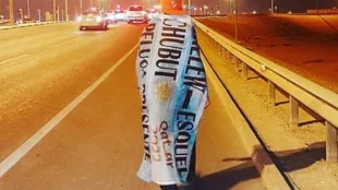 Mondiali, viaggia per 24mila km fino in Qatar e sopravvive con l'elemosina solo per una promessa