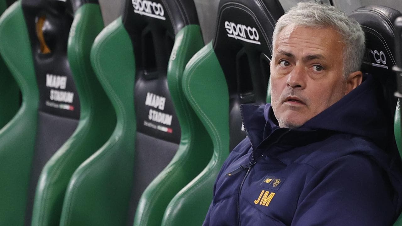 Mourinho durissimo: "Uno dei miei giocatori mi ha tradito, se ne vada". Poi attacca Abraham e Dybala