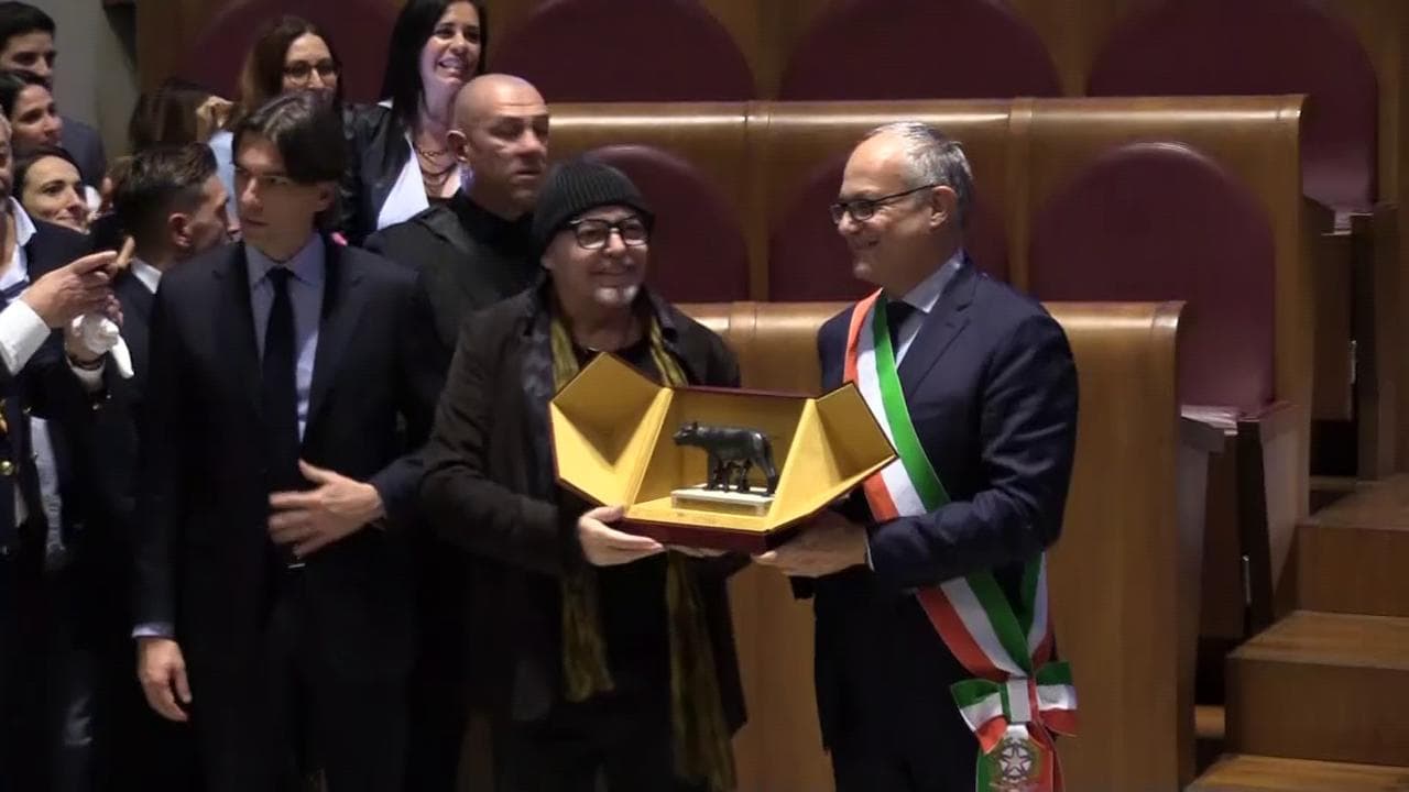 Vasco Rossi in Campidoglio: "Finalmente insieme e speriamo di non vivere un inverno nucleare"