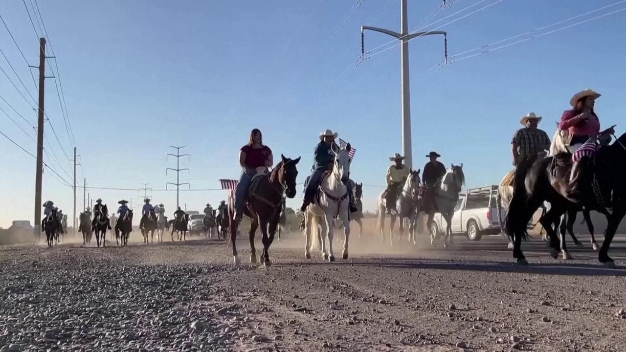I "charros" latinoamericani vanno alle urne a cavallo in Arizona