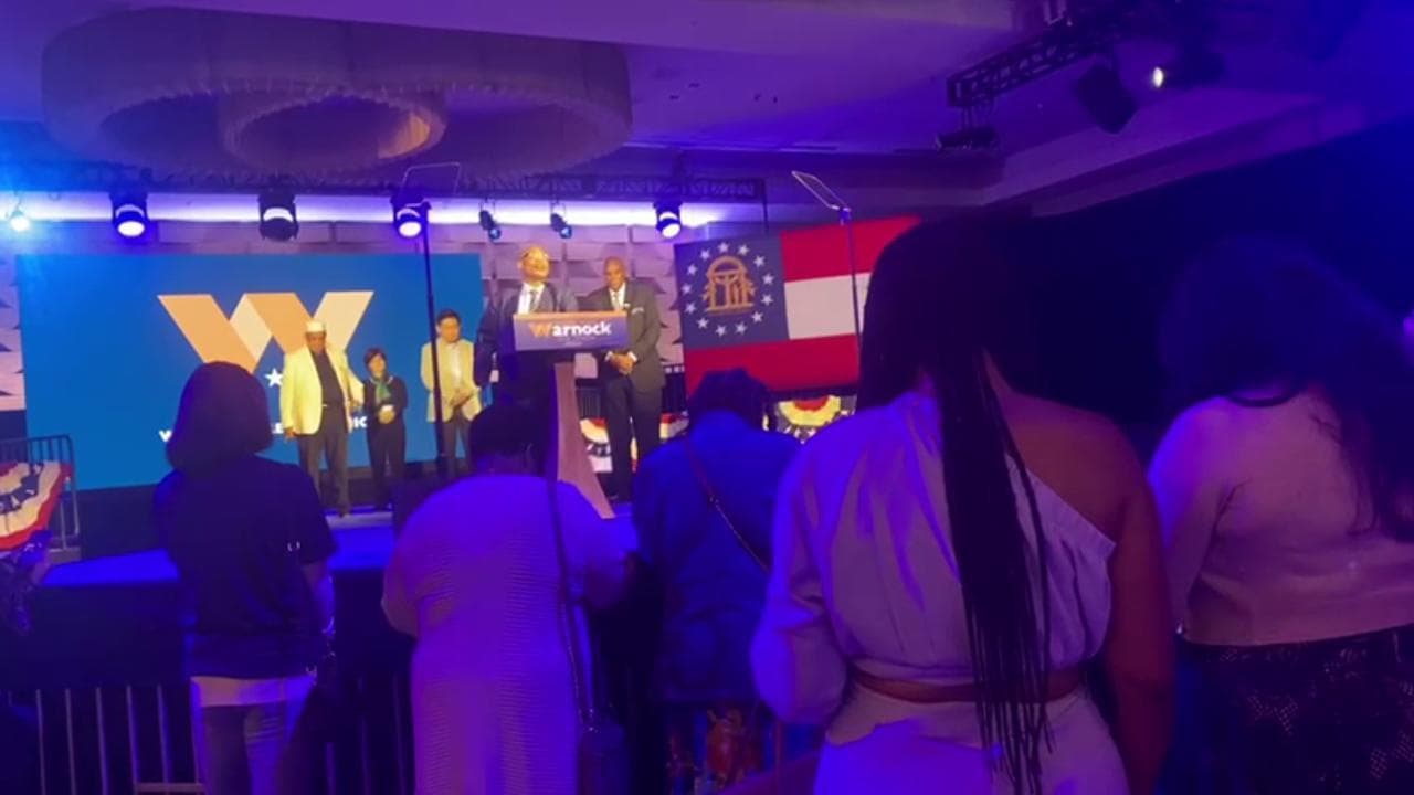 Midterm, al quartier generale del democratico Raphael Warnock la serata si apre con una preghiera