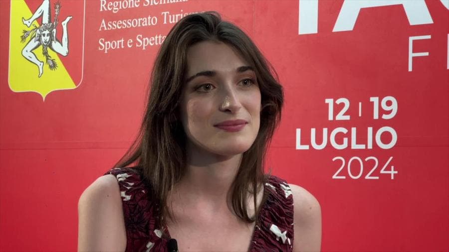 Pilar Fogliati : "La mia generazione romantica e precaria, per noi nulla è per sempre"