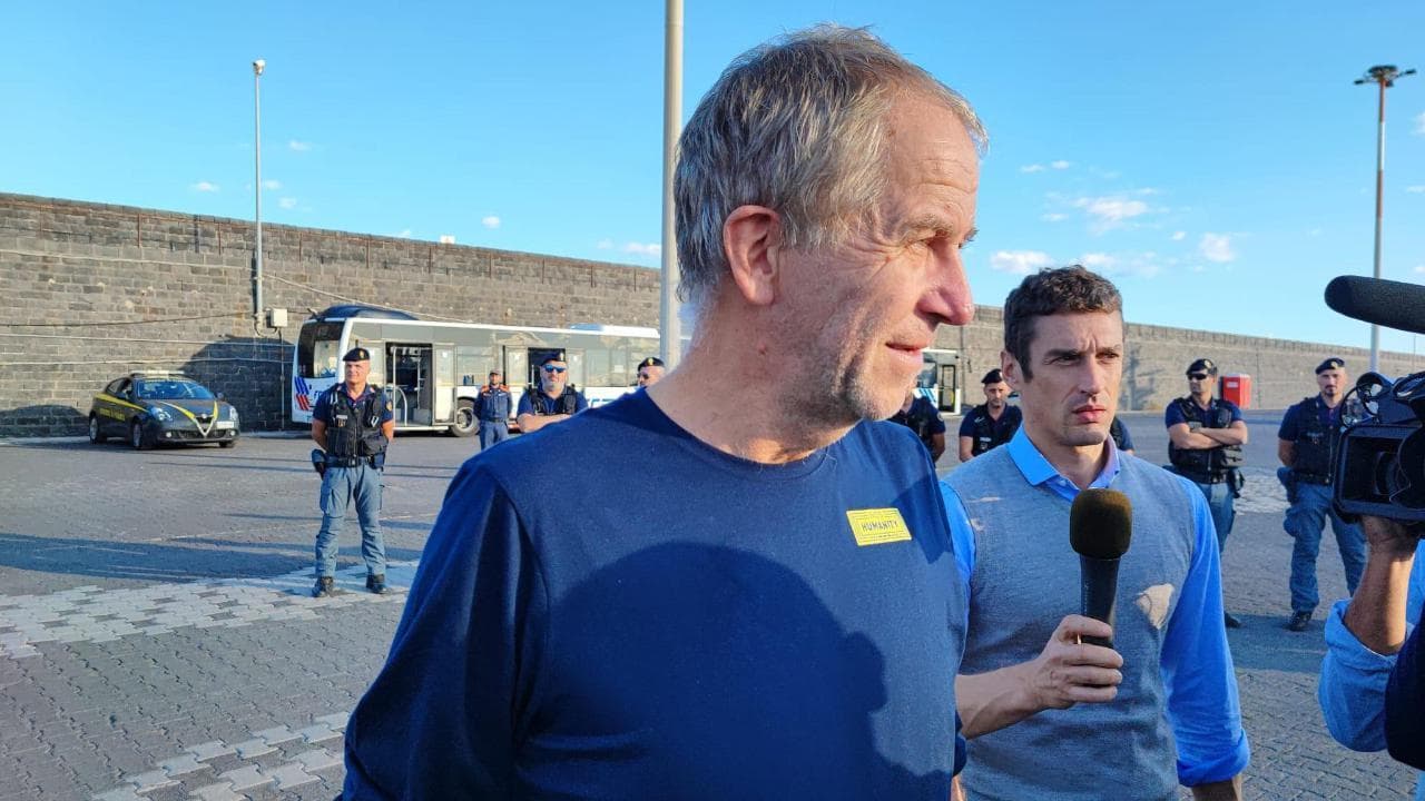 Migranti, comandante Humanity: "Soluzione sia a Catania, illegale lo stop dello sbarco"