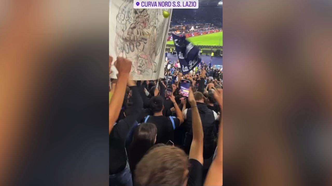Il coro antisemita della curva della Lazio che festeggia il derby vinto con la Roma