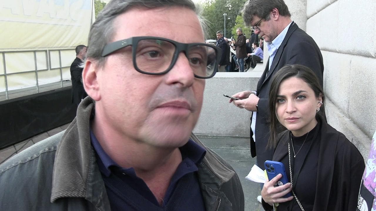 Manifestazione per la pace a Milano, Calenda contro il corteo di Roma: "Siamo in favore della guerra per difenderci"