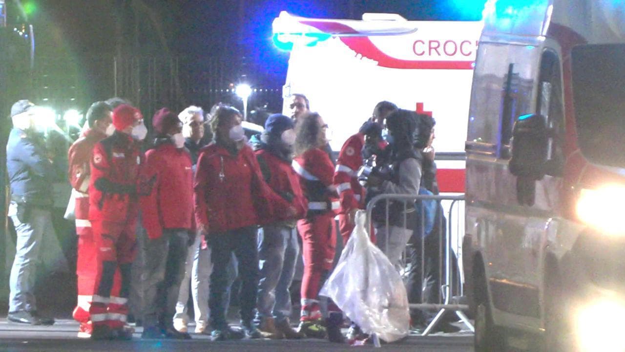 Migranti, le ispezioni sanitarie a bordo della Humanity 1