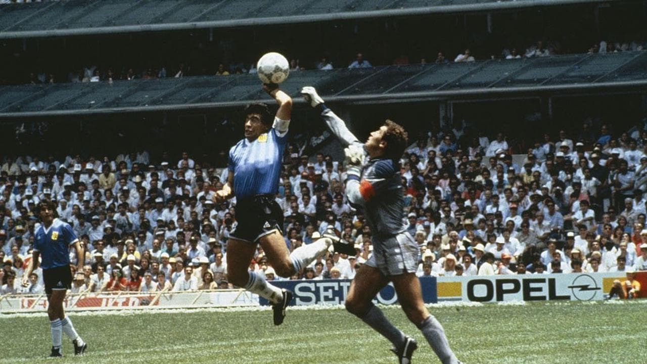 All'asta il pallone della "Mano de Dios": ecco perché quell'oggetto è entrato nella leggenda