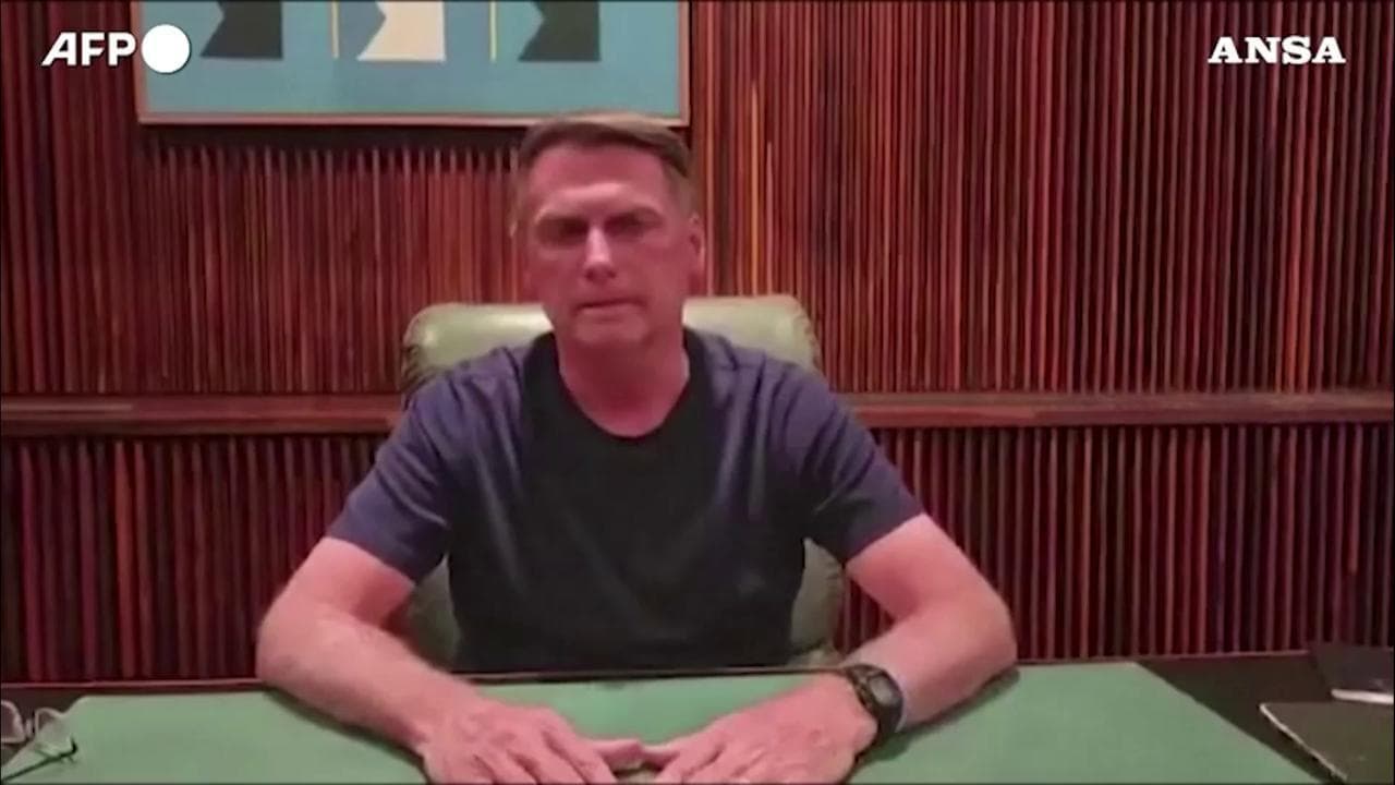 Brasile, Bolsonaro si arrende alla sconfitta e richiama i manifestanti: "Interrompete le proteste"