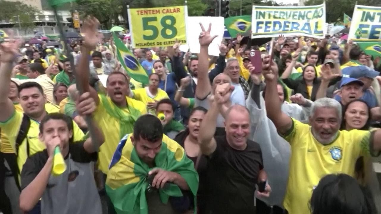 Brasile, non si ferma la protesta degli elettori di Bolsonaro. Decine i blocchi stradali dei Tir