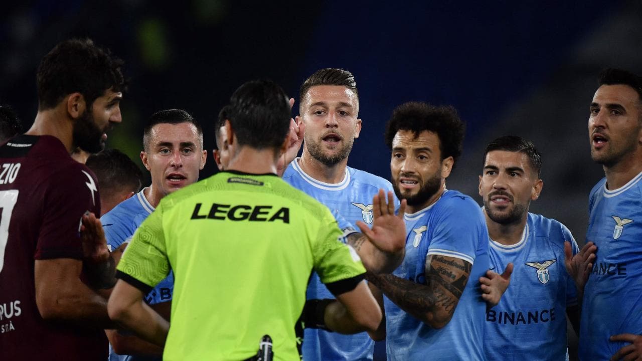 Sarri: "L'ammonizione a Milinkovic? Se dico quello che penso mi danno sei mesi di squalifica"