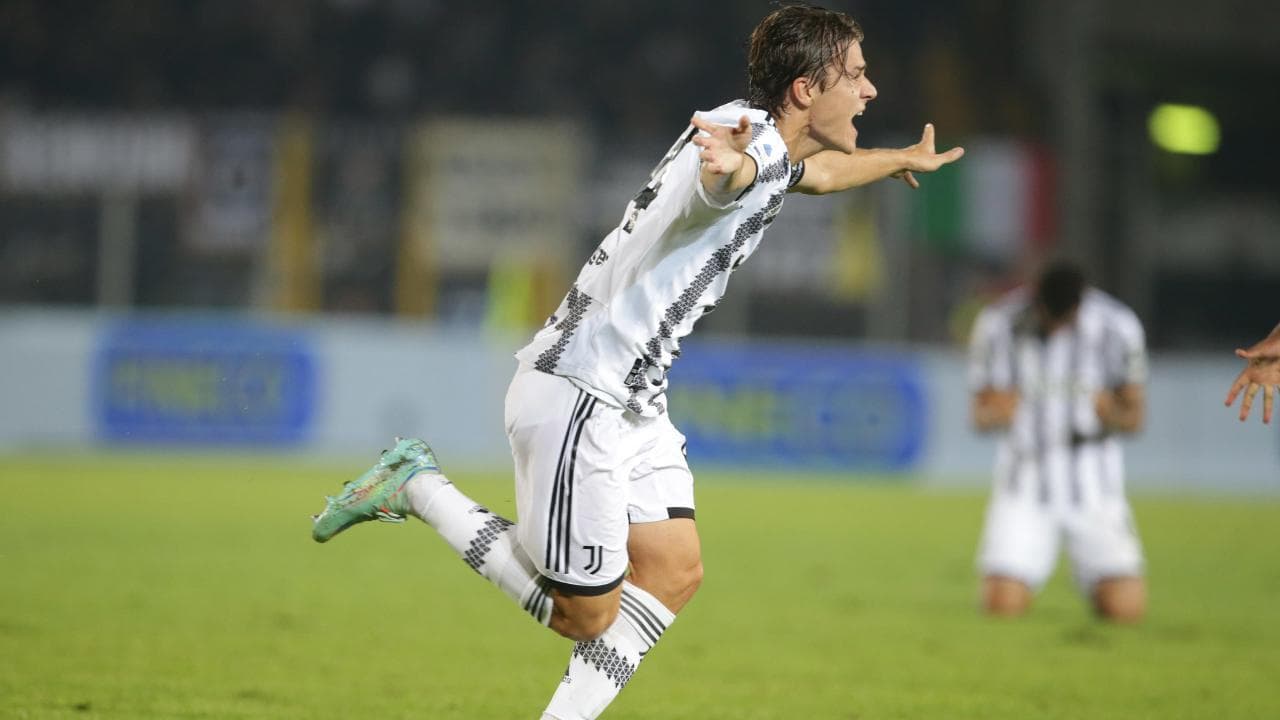 Juventus, Fagioli segna il suo primo, bellissimo gol in Serie A e si commuove esultando