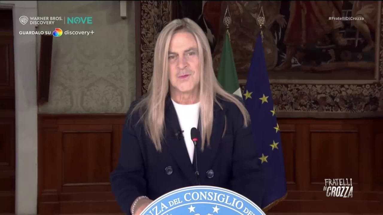 Crozza-Meloni "Giovani protestate, andate in piazza, ma ricordateve: voi siete liberi, ma noi semo armati"