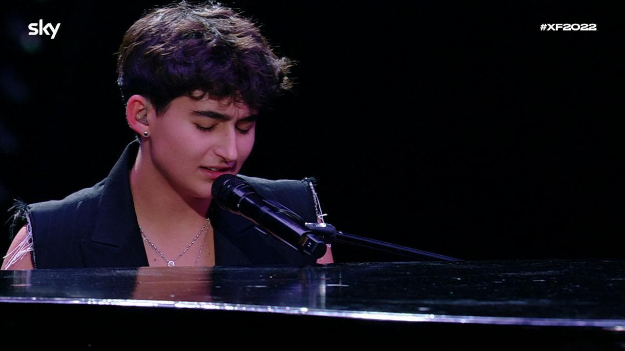X Factor, Linda al piano canta 'Escluso il cane' di Rino Gaetano