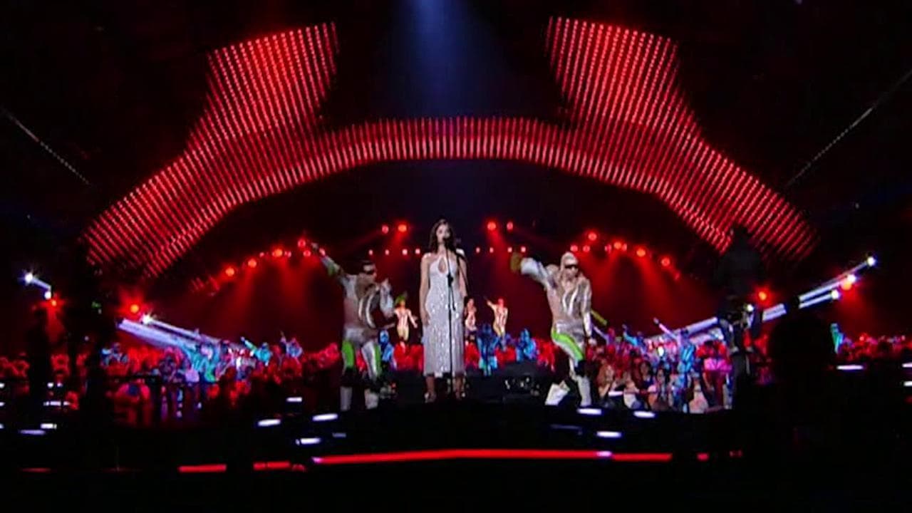 X Factor, Francesca Michielin scatenata sul palco per l'apertura del primo live
