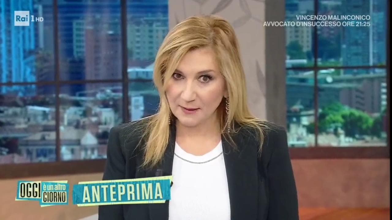 Accusa di molestie, Memo Remigi cacciato dal programma di Rai1: l'annuncio di Serena Bortone