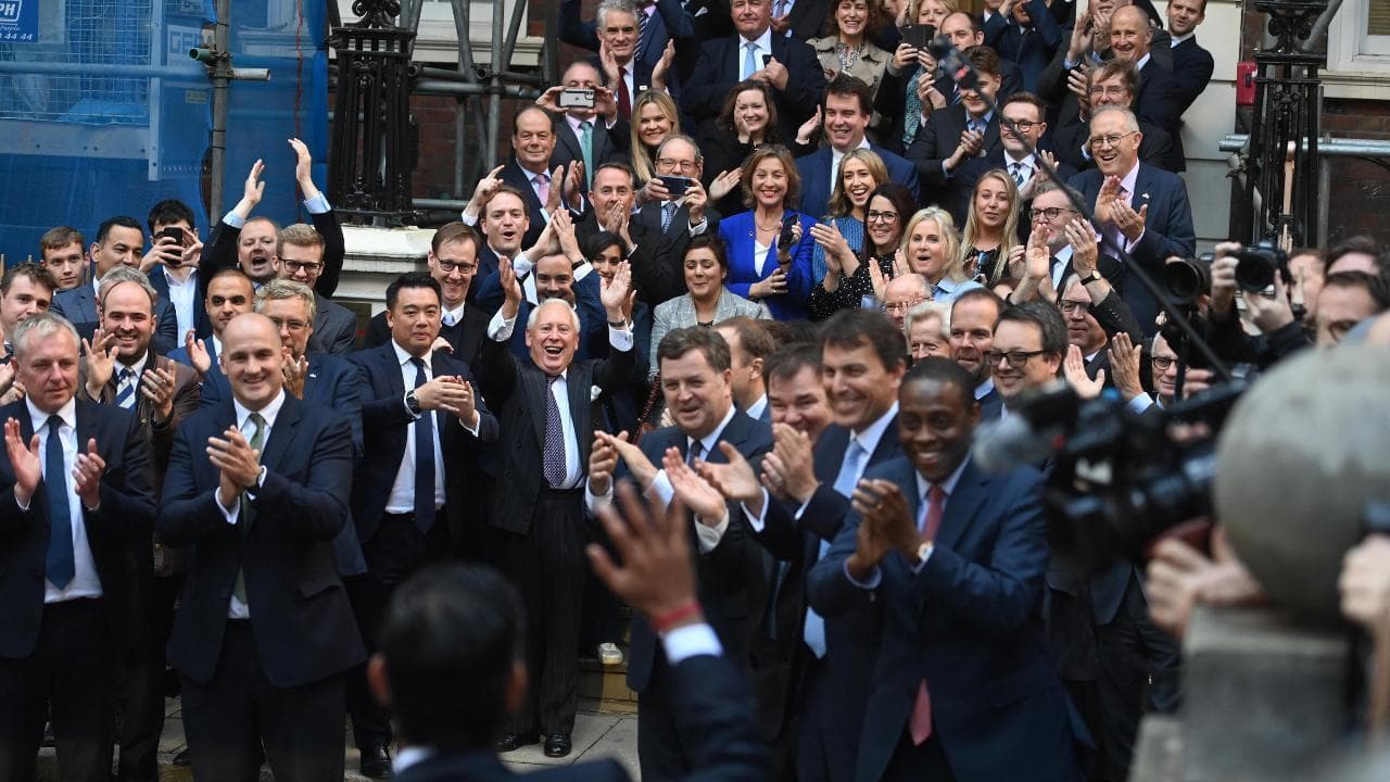 Regno Unito, accoglienza festosa per Sunak all'arrivo nella sede dei Tory