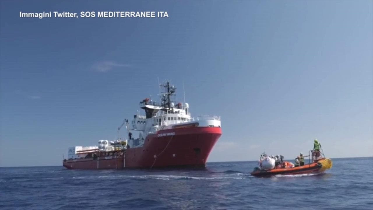 Due interventi della nave Ocean Viking in 24 ore: 73 persone salvate in acque maltesi e libiche