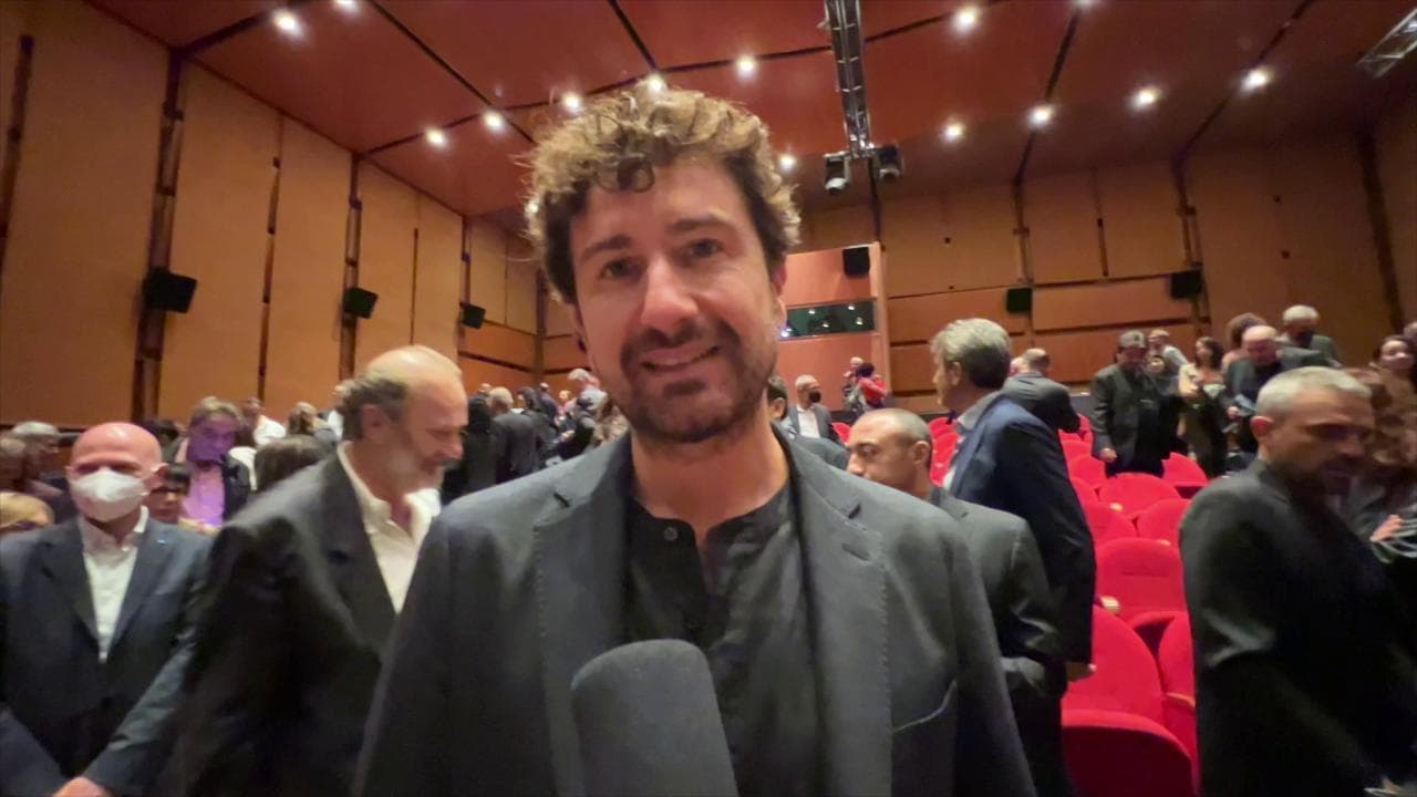 Siani sul tappeto rosso della Festa con gli operai della Whirlpool