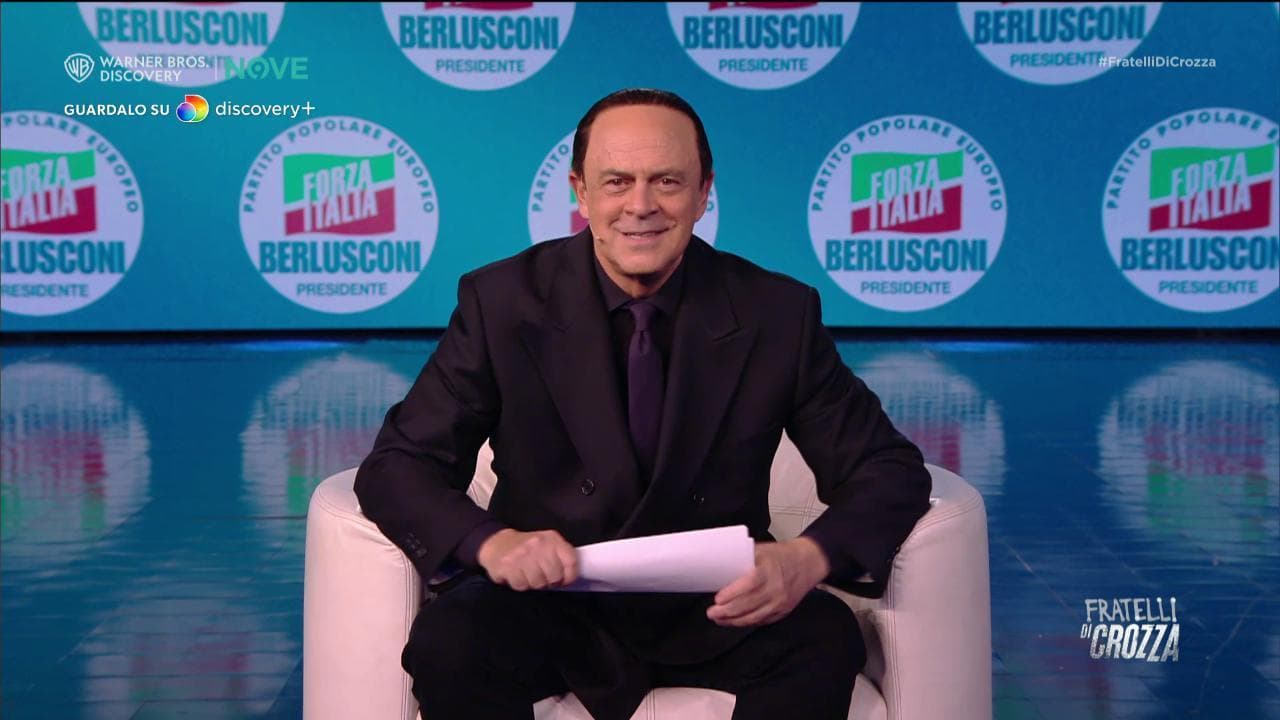 Crozza/Berlusconi: “Trovato l'accordo, io consigliere di Putin e in cambio Meloni mi ha dato 20 bottiglie di vodka"