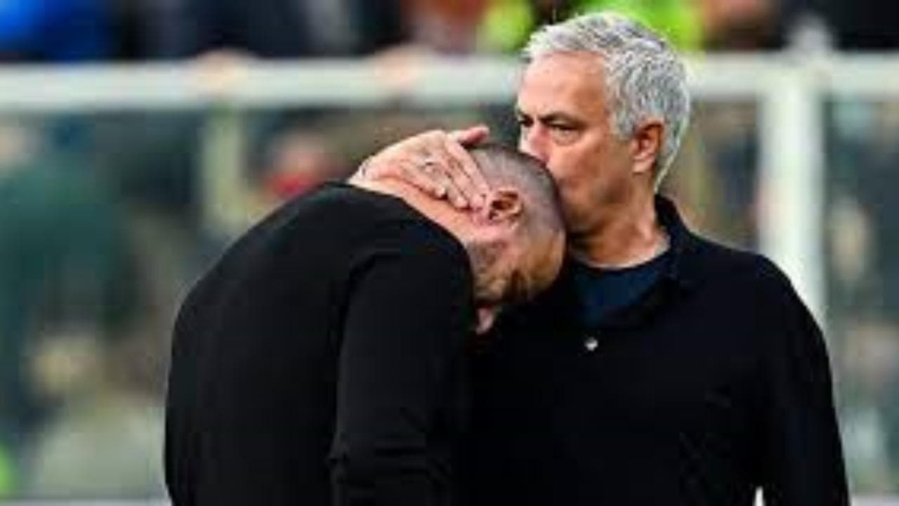 Sampdoria-Roma, Mourinho bacia in testa Stankovic, suo giocatore nell'Inter del triplete