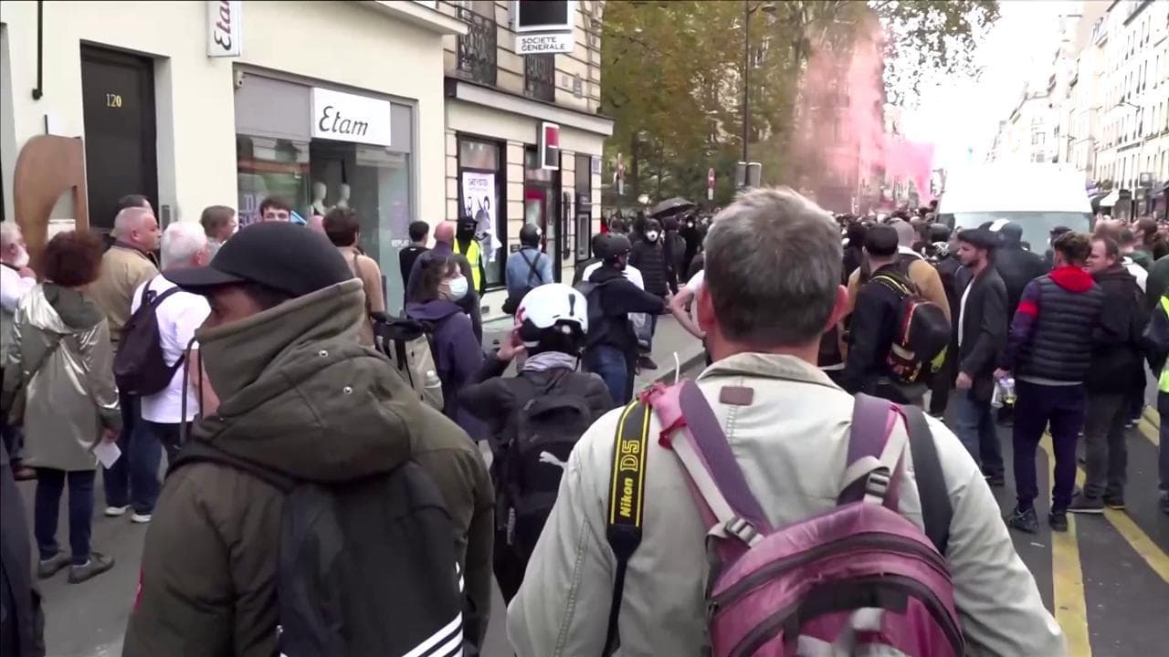 Francia, in migliaia protestano a Parigi contro il caro-vita