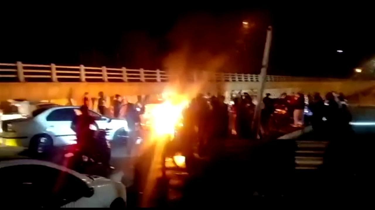 Proteste a Teheran: i manifestanti cantano "morte a Khamenei"