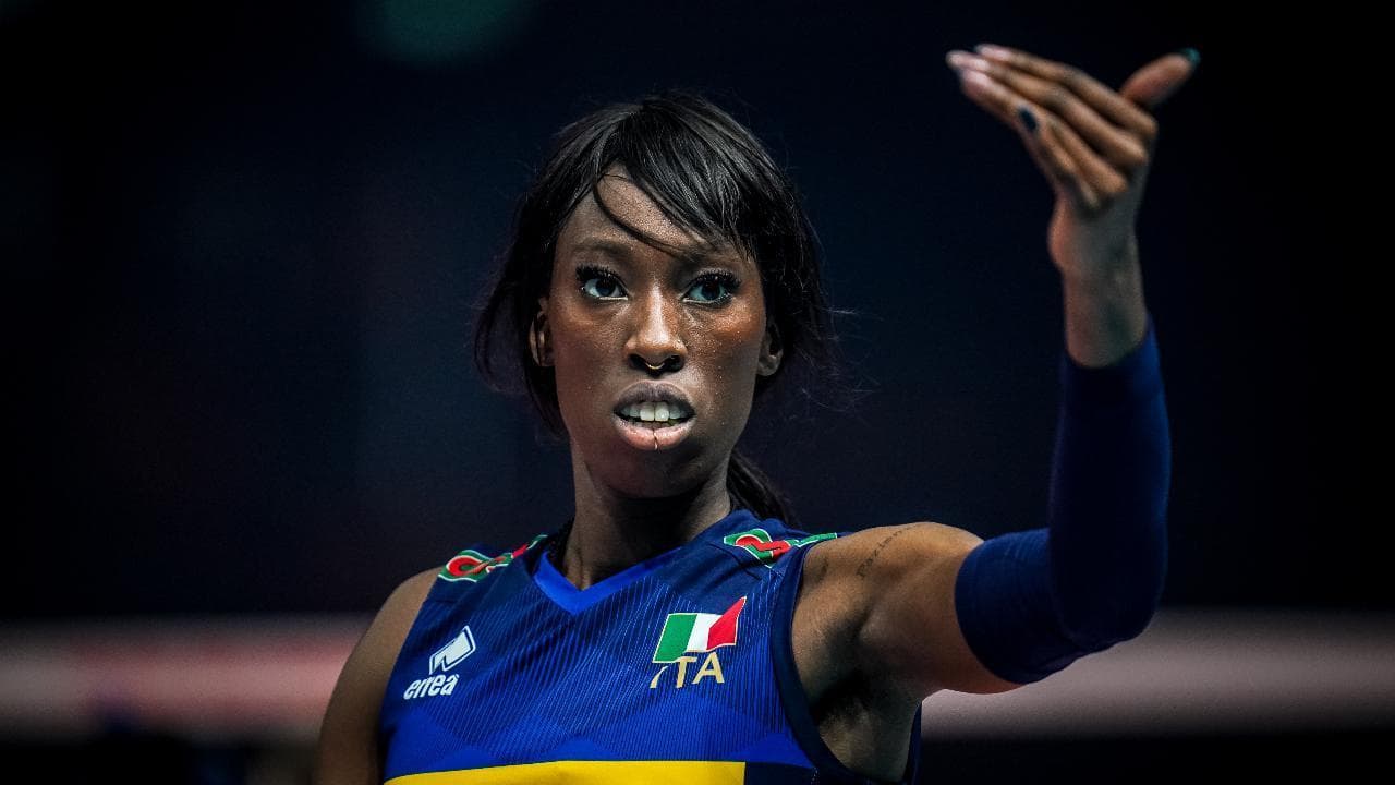 Paola Egonu: "Prendo una pausa dalla Nazionale. Vengo sempre attaccata, piangevo durante l'inno"