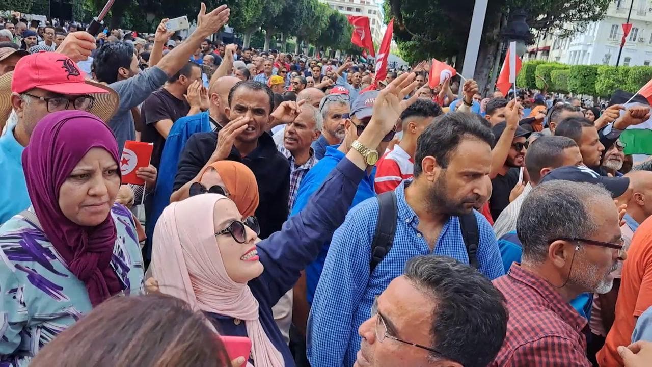 Tunisia, proteste contro il governo di Saied