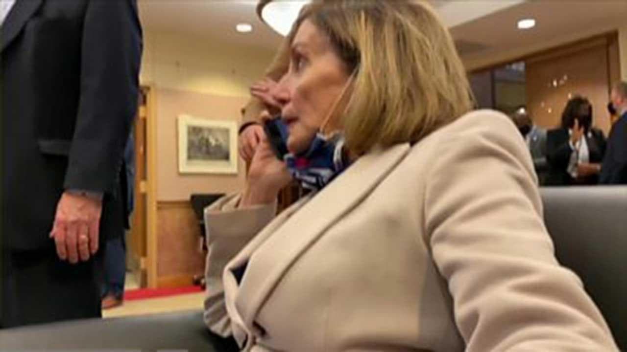 Assalto a Capitol Hill, la paura di Nancy Pelosi in un video inedito