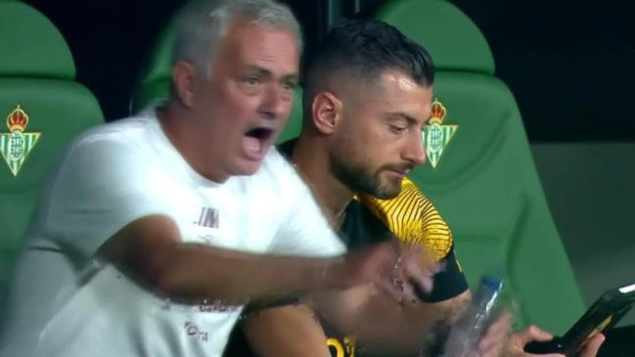 Roma, Mourinho prevede il futuro come nello spot pubblicitario: il gol della sua squadra è buono