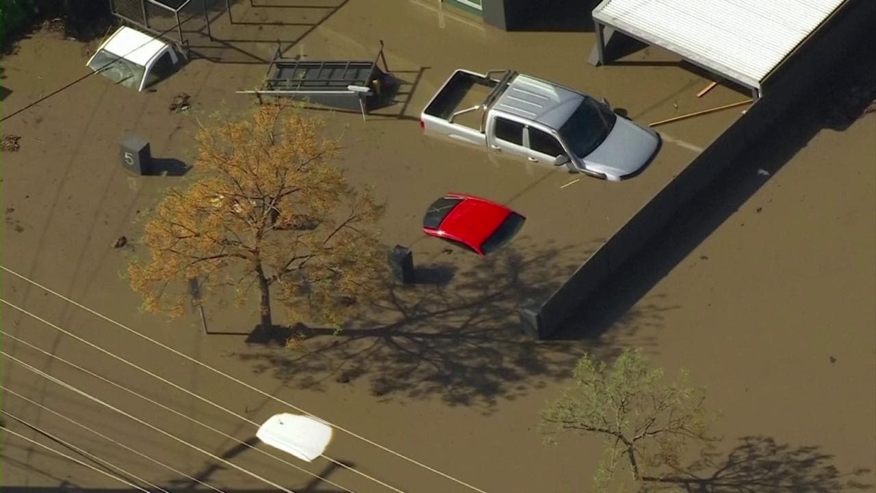 Australia, migliaia in fuga dalle case sommerse dall'inondazione: le immagini