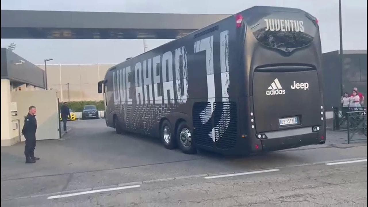 La Juventus atterra a Torino e inizia il ritiro nel centro sportivo della Continassa