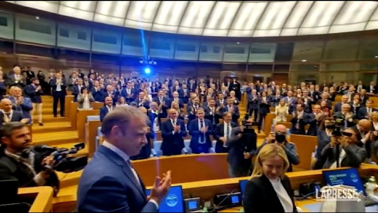FdI, per Meloni applausi e cori al grido: "Giorgia! Giorgia!" alla prima assemblea dei parlamentari