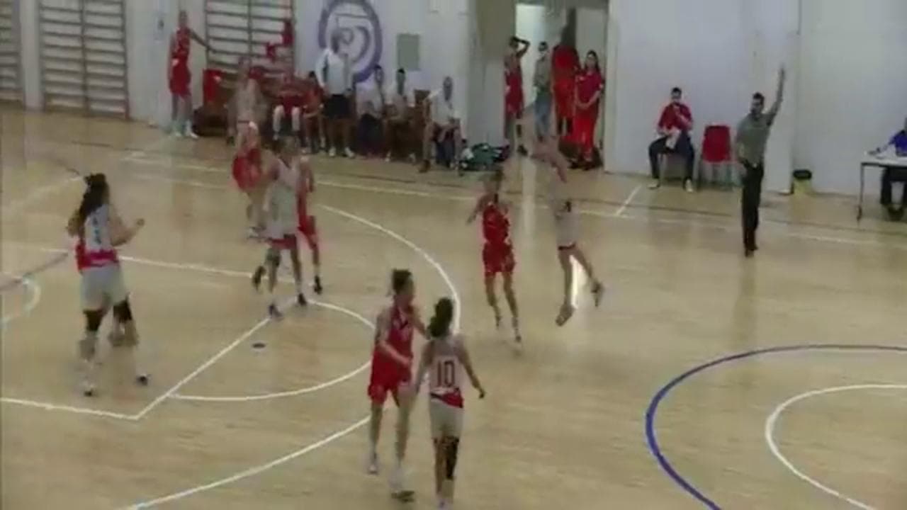 Il canestro magico all'ultimo secondo decide la partita di basket femminile tra Ancona e Savona