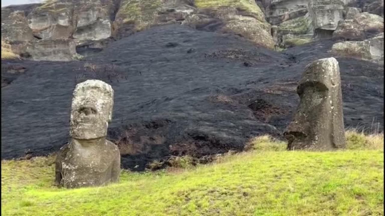 Isola di Pasqua, così le fiamme hanno danneggiato "in modo irreparabile" i giganti di pietra Moai