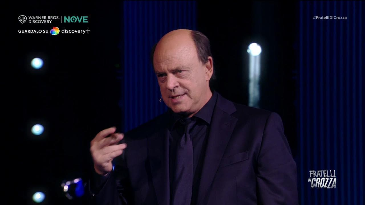 Crozza-Bersani e la crisi Pd: "Se Cuperlo lo vesti da Napoleone poi mica la Corsica diventa nostra