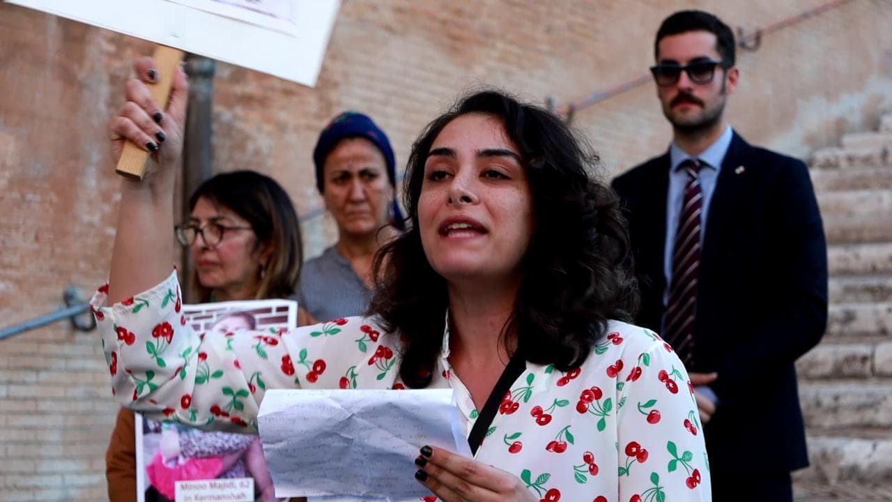 Roma, la rabbia della giovane iraniana in Italia: "Torneremo a sentire il vento tra i capelli"