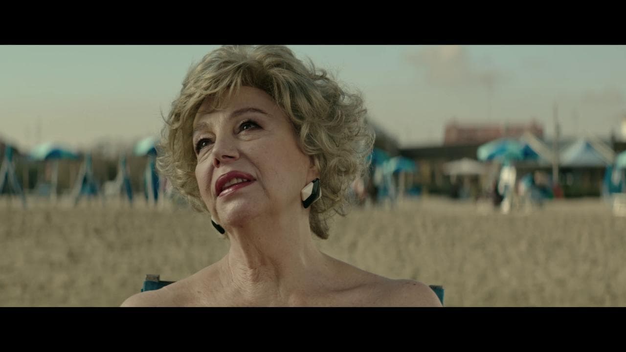 'Acqua e anice', le luci da balera di Stefania Sandrelli, star del liscio in crisi