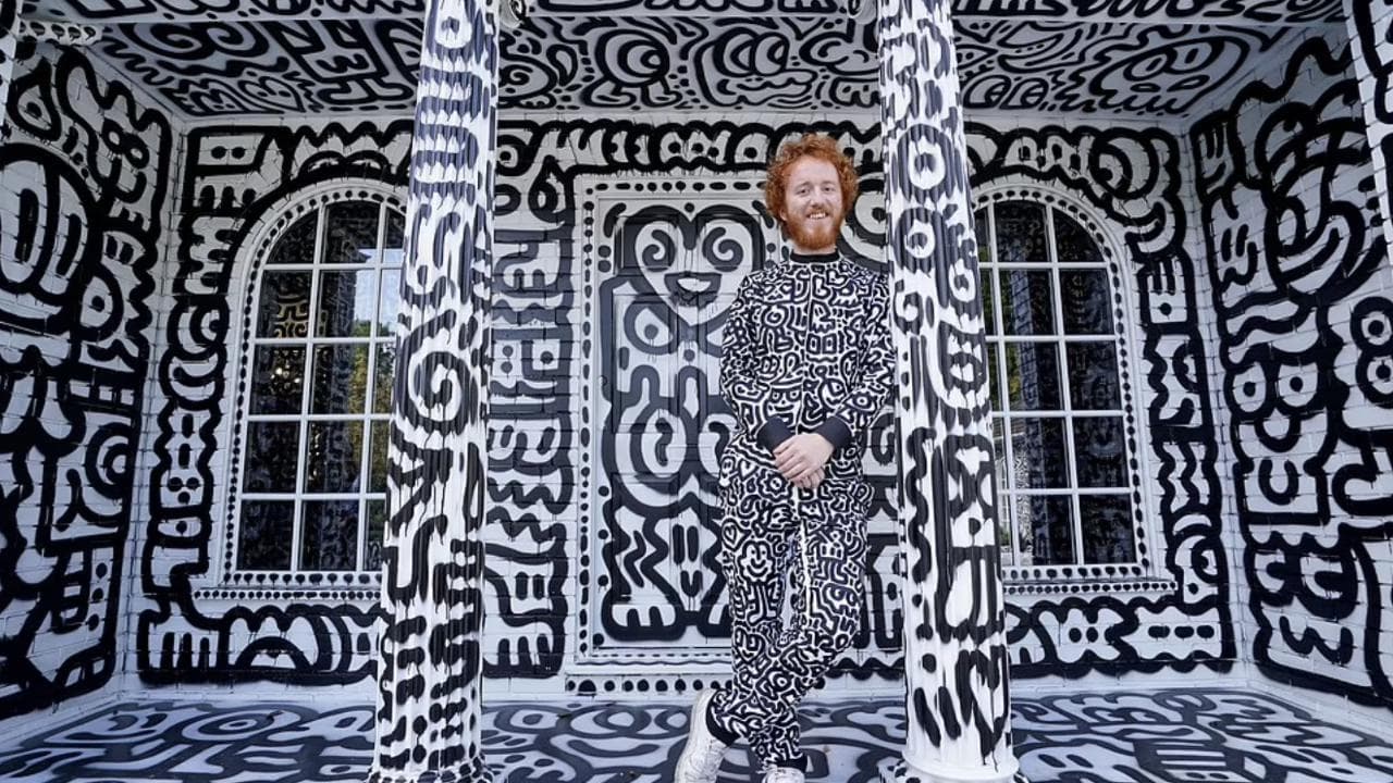 Inghilterra, ecco la Doodle House: una casa interamente decorata da "scarabocchi"