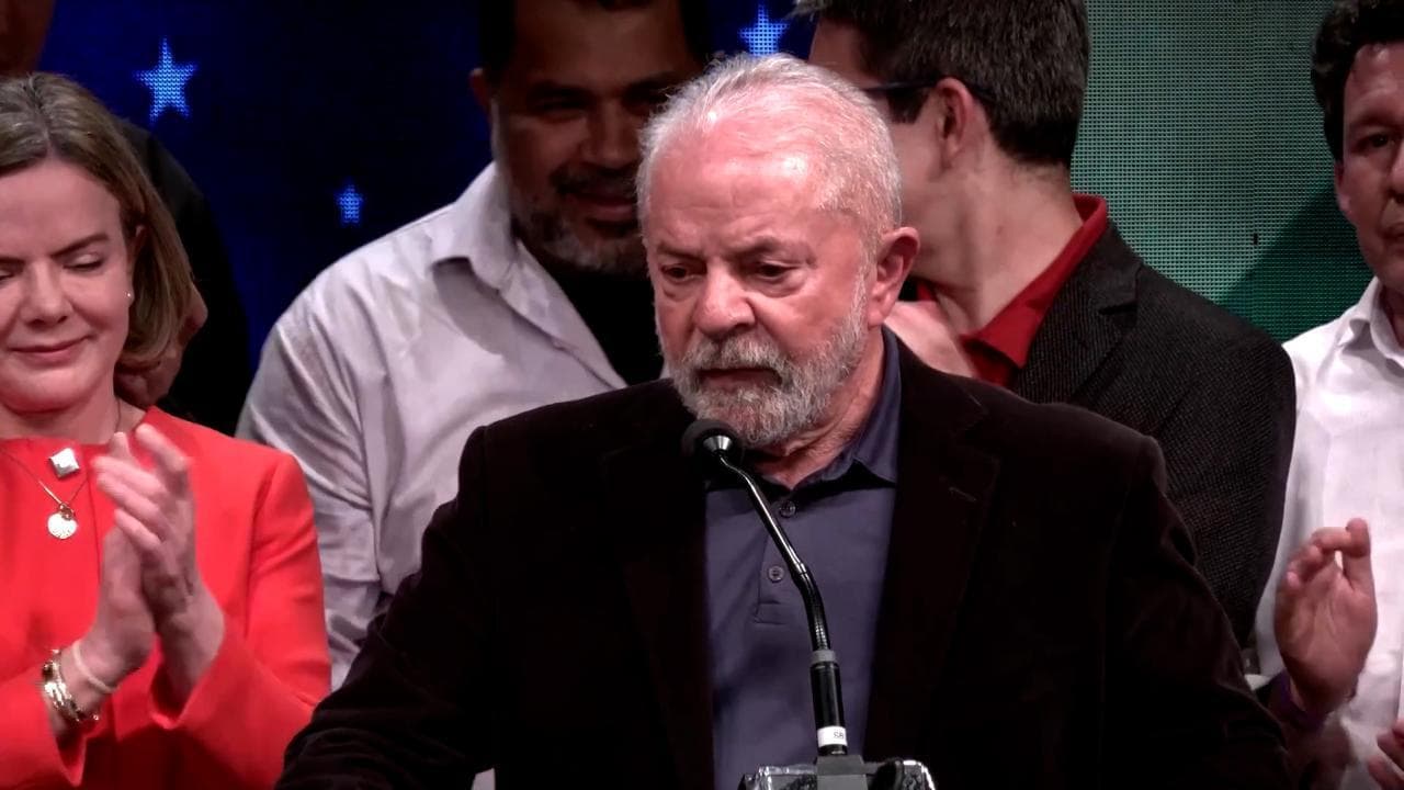 Lula festeggia in piazza con gli elettori: "Questo risultato è il primo passo verso la vittoria"